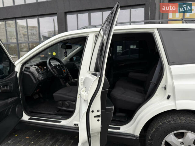 Белый Cанг Йонг Кирон, объемом двигателя 2 л и пробегом 180 тыс. км за 9500 $, фото 24 на Automoto.ua