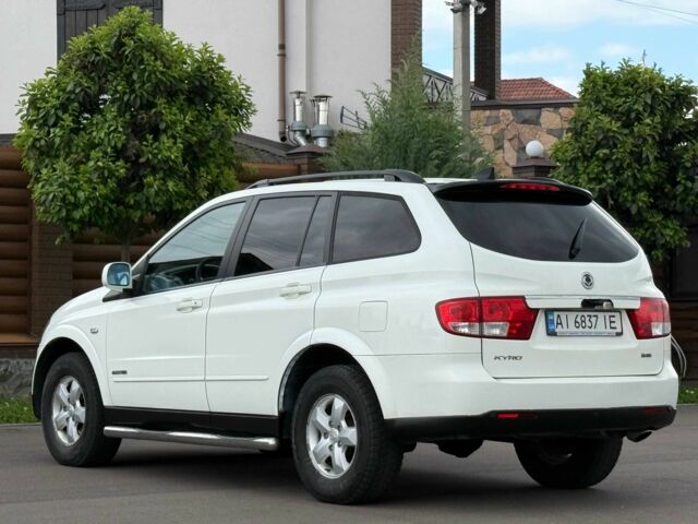 Белый Cанг Йонг Кирон, объемом двигателя 2 л и пробегом 300 тыс. км за 7500 $, фото 5 на Automoto.ua