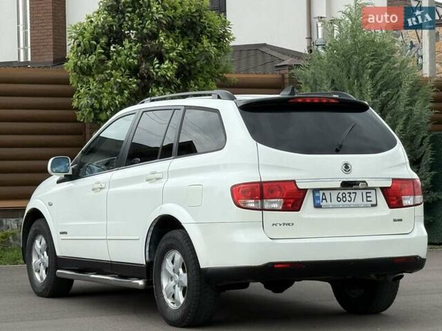 Білий Cанг Йонг Kyron, об'ємом двигуна 2 л та пробігом 300 тис. км за 7500 $, фото 15 на Automoto.ua