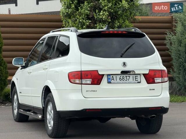 Білий Cанг Йонг Kyron, об'ємом двигуна 2 л та пробігом 300 тис. км за 7500 $, фото 17 на Automoto.ua