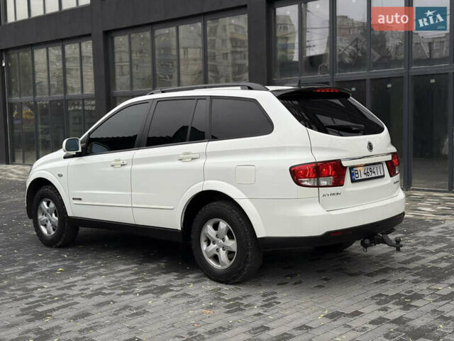 Белый Cанг Йонг Кирон, объемом двигателя 2 л и пробегом 180 тыс. км за 9500 $, фото 5 на Automoto.ua