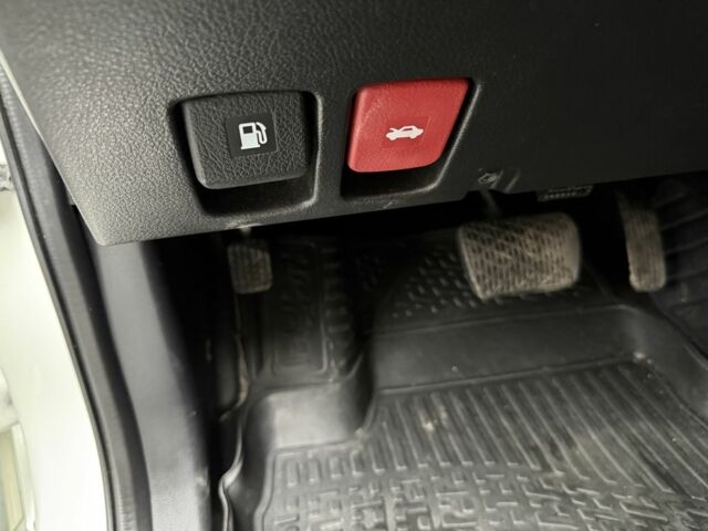 Cанг Йонг Kyron 2014 у Києві на Automoto.ua Білий Cанг Йонг Kyron, об'ємом двигуна 2 л та пробігом 180 тис. км за 9500 $, фото 22 на Automoto.ua