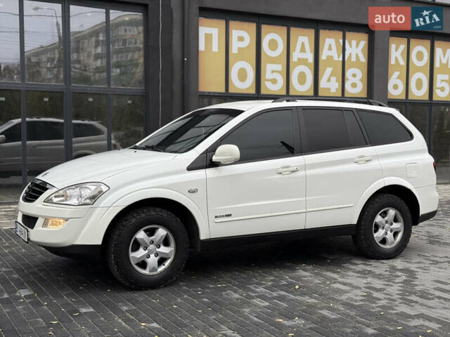 Белый Cанг Йонг Кирон, объемом двигателя 2 л и пробегом 180 тыс. км за 9500 $, фото 2 на Automoto.ua