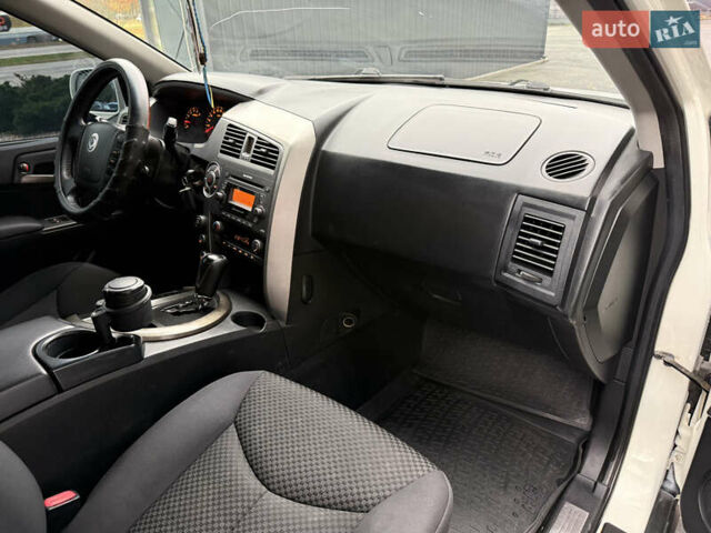 Белый Cанг Йонг Кирон, объемом двигателя 2 л и пробегом 180 тыс. км за 9500 $, фото 30 на Automoto.ua