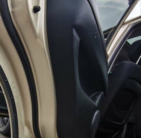 Бежевый Cанг Йонг Кирон, объемом двигателя 2 л и пробегом 221 тыс. км за 7500 $, фото 17 на Automoto.ua