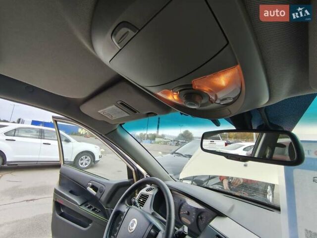 Бежевый Cанг Йонг Кирон, объемом двигателя 2 л и пробегом 221 тыс. км за 7500 $, фото 22 на Automoto.ua