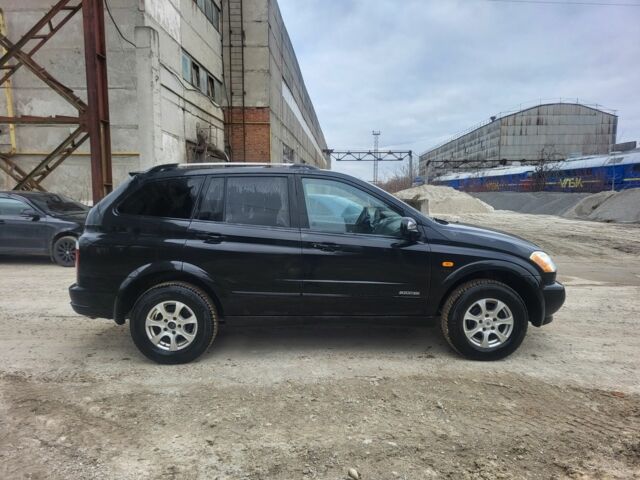 Черный Cанг Йонг Кирон, объемом двигателя 2 л и пробегом 221 тыс. км за 3500 $, фото 1 на Automoto.ua