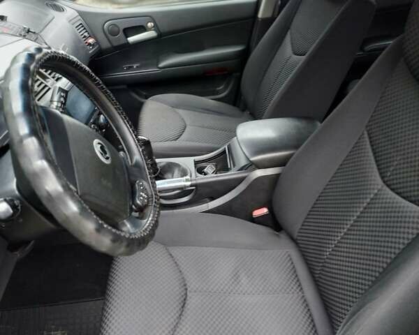 Черный Cанг Йонг Кирон, объемом двигателя 2.3 л и пробегом 129 тыс. км за 6900 $, фото 16 на Automoto.ua