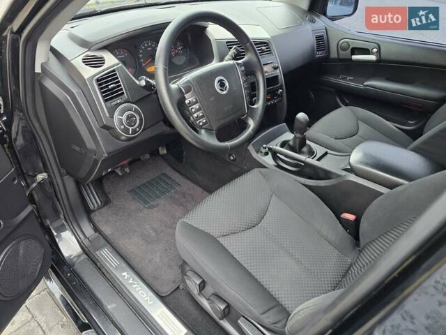 Чорний Cанг Йонг Kyron, об'ємом двигуна 2 л та пробігом 114 тис. км за 8000 $, фото 7 на Automoto.ua