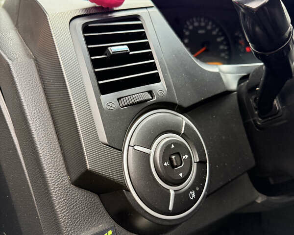 Чорний Cанг Йонг Kyron, об'ємом двигуна 2.3 л та пробігом 113 тис. км за 7500 $, фото 22 на Automoto.ua