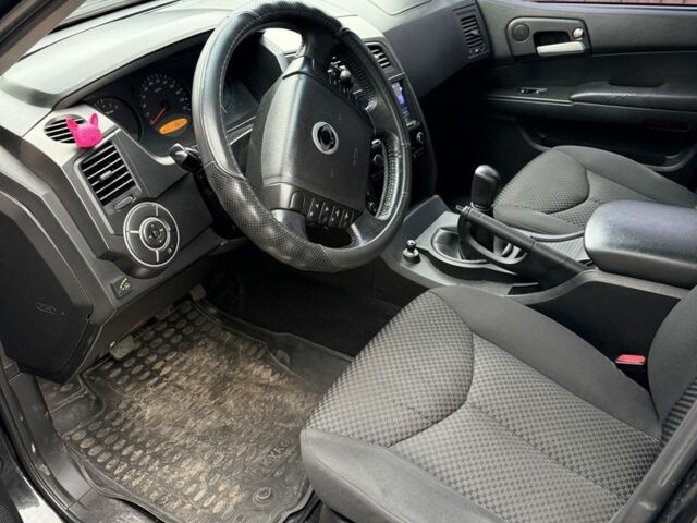 Чорний Cанг Йонг Kyron, об'ємом двигуна 2.3 л та пробігом 113 тис. км за 7500 $, фото 10 на Automoto.ua