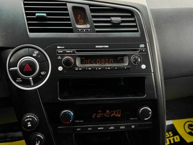 Черный Cанг Йонг Кирон, объемом двигателя 2 л и пробегом 117 тыс. км за 8200 $, фото 13 на Automoto.ua