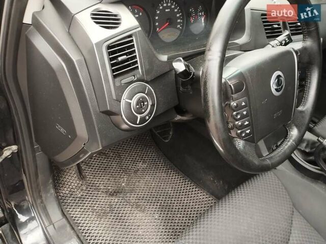 Черный Cанг Йонг Кирон, объемом двигателя 2 л и пробегом 142 тыс. км за 8600 $, фото 5 на Automoto.ua