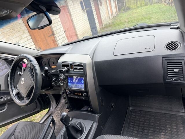 Чорний Cанг Йонг Kyron, об'ємом двигуна 2.3 л та пробігом 113 тис. км за 7500 $, фото 17 на Automoto.ua