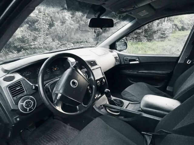 Черный Cанг Йонг Кирон, объемом двигателя 2.3 л и пробегом 160 тыс. км за 5500 $, фото 4 на Automoto.ua