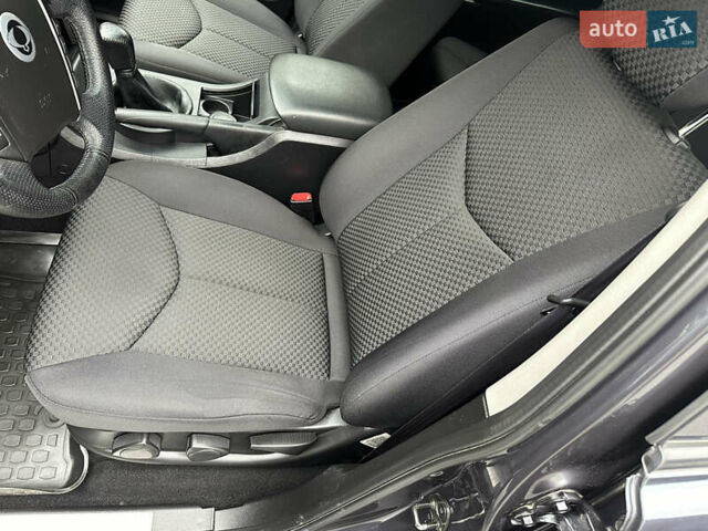Черный Cанг Йонг Кирон, объемом двигателя 2 л и пробегом 69 тыс. км за 8800 $, фото 13 на Automoto.ua