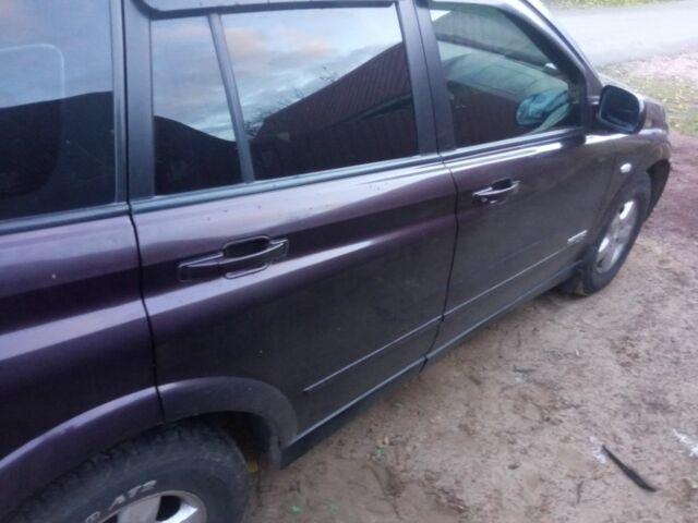 Cанг Йонг Кирон 2010 в Овруче на Automoto.ua Красный Cанг Йонг Кирон, объемом двигателя 2 л и пробегом 158 тыс. км за 7500 $, фото 8 на Automoto.ua