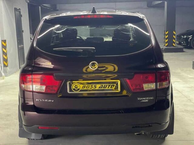 Красный Cанг Йонг Кирон, объемом двигателя 2.3 л и пробегом 72 тыс. км за 10700 $, фото 4 на Automoto.ua