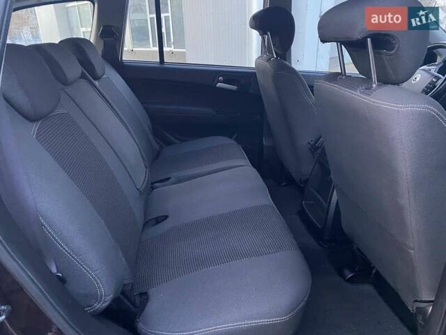 Красный Cанг Йонг Кирон, объемом двигателя 2 л и пробегом 61 тыс. км за 8800 $, фото 20 на Automoto.ua