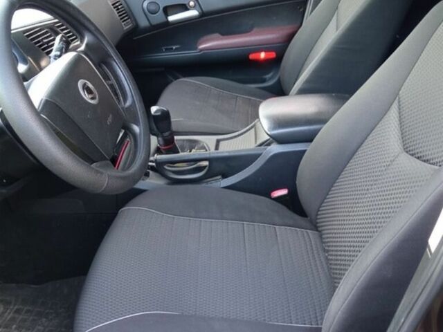 Cанг Йонг Кирон 2010 в Овруче на Automoto.ua Красный Cанг Йонг Кирон, объемом двигателя 2 л и пробегом 158 тыс. км за 7500 $, фото 15 на Automoto.ua