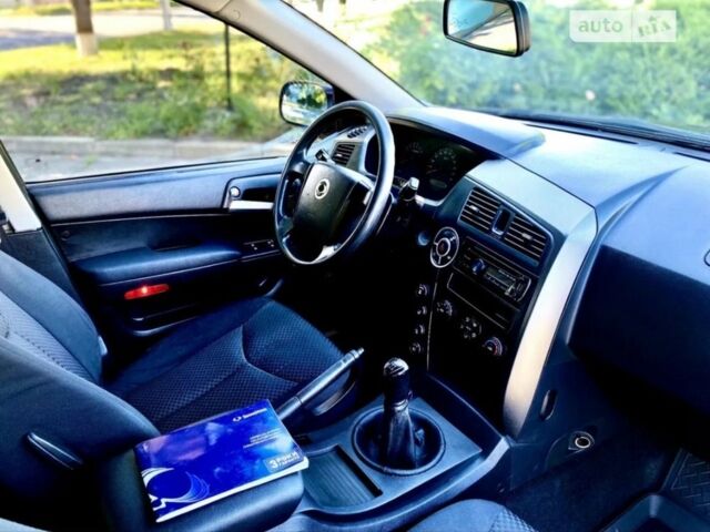 Червоний Cанг Йонг Kyron, об'ємом двигуна 2.3 л та пробігом 220 тис. км за 6700 $, фото 8 на Automoto.ua