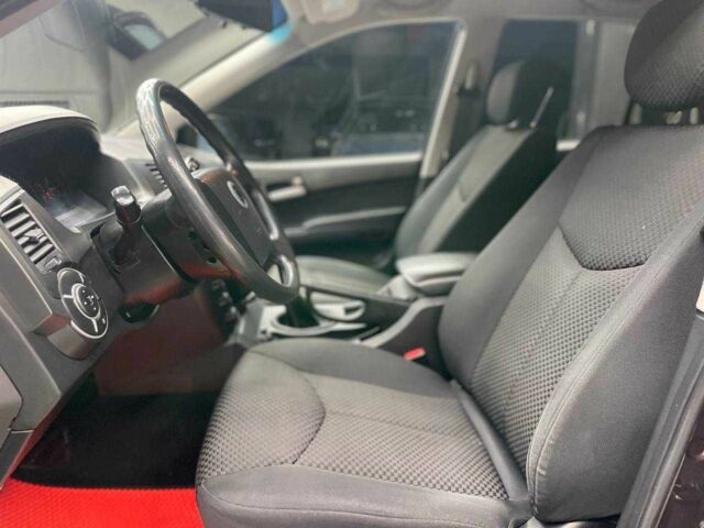 Красный Cанг Йонг Кирон, объемом двигателя 2.3 л и пробегом 72 тыс. км за 10700 $, фото 8 на Automoto.ua