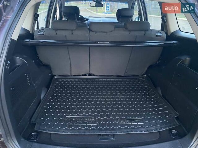 Красный Cанг Йонг Кирон, объемом двигателя 2 л и пробегом 61 тыс. км за 8800 $, фото 32 на Automoto.ua