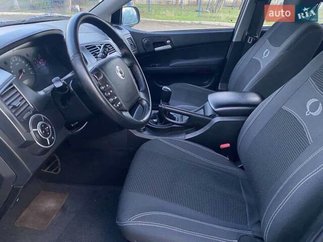 Красный Cанг Йонг Кирон, объемом двигателя 2 л и пробегом 61 тыс. км за 8800 $, фото 16 на Automoto.ua