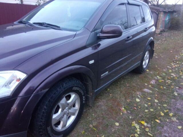 Cанг Йонг Кирон 2010 в Овруче на Automoto.ua Красный Cанг Йонг Кирон, объемом двигателя 2 л и пробегом 158 тыс. км за 7500 $, фото 7 на Automoto.ua