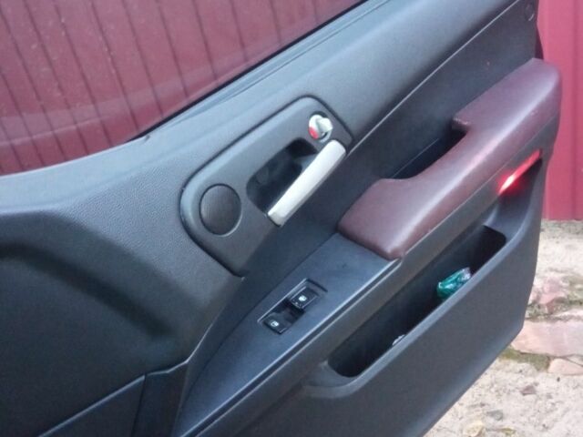 Cанг Йонг Кирон 2010 в Овруче на Automoto.ua Красный Cанг Йонг Кирон, объемом двигателя 2 л и пробегом 158 тыс. км за 7500 $, фото 5 на Automoto.ua