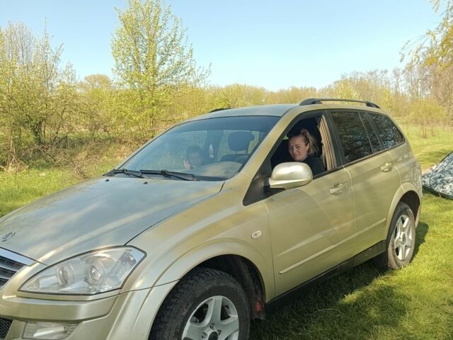 Желтый Cанг Йонг Кирон, объемом двигателя 2 л и пробегом 350 тыс. км за 7000 $, фото 1 на Automoto.ua