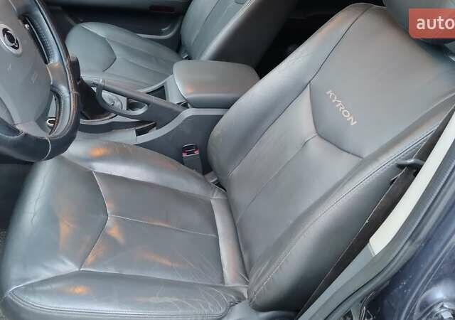 Сірий Cанг Йонг Kyron, об'ємом двигуна 2 л та пробігом 289 тис. км за 4999 $, фото 13 на Automoto.ua