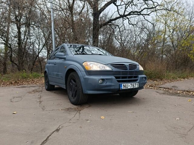 Сірий Cанг Йонг Kyron, об'ємом двигуна 2 л та пробігом 293 тис. км за 4999 $, фото 3 на Automoto.ua