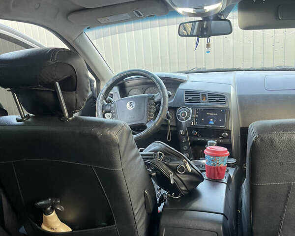 Сірий Cанг Йонг Kyron, об'ємом двигуна 2 л та пробігом 261 тис. км за 9000 $, фото 16 на Automoto.ua