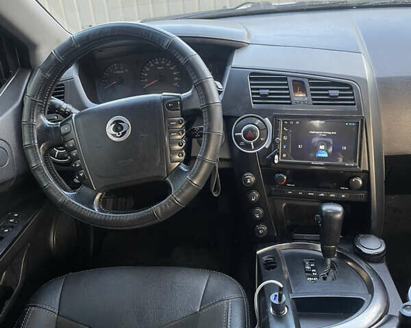 Сірий Cанг Йонг Kyron, об'ємом двигуна 2 л та пробігом 261 тис. км за 9000 $, фото 13 на Automoto.ua