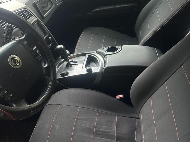 Сірий Cанг Йонг Kyron, об'ємом двигуна 2 л та пробігом 180 тис. км за 7300 $, фото 6 на Automoto.ua