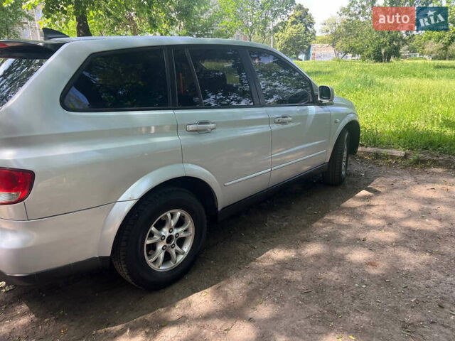 Серый Cанг Йонг Кирон, объемом двигателя 2.3 л и пробегом 320 тыс. км за 5599 $, фото 3 на Automoto.ua