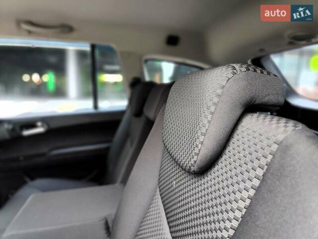 Серый Cанг Йонг Кирон, объемом двигателя 2.3 л и пробегом 163 тыс. км за 5990 $, фото 46 на Automoto.ua
