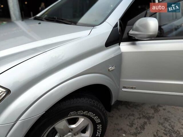 Серый Cанг Йонг Кирон, объемом двигателя 2.3 л и пробегом 163 тыс. км за 5990 $, фото 3 на Automoto.ua