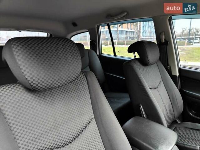 Серый Cанг Йонг Кирон, объемом двигателя 2.3 л и пробегом 163 тыс. км за 5990 $, фото 54 на Automoto.ua