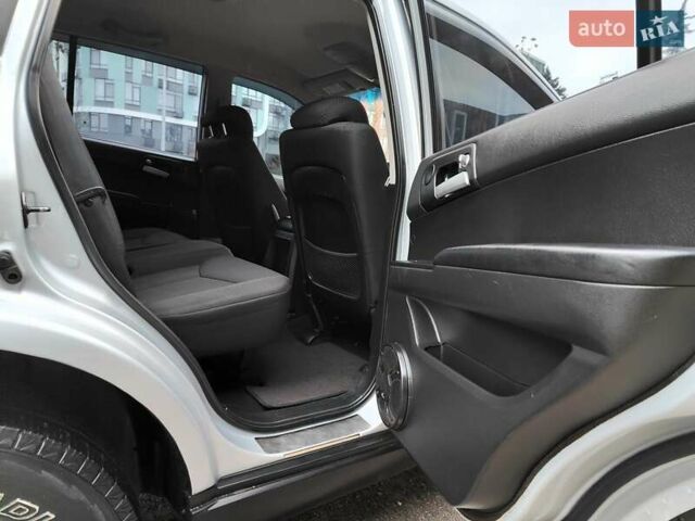 Серый Cанг Йонг Кирон, объемом двигателя 2.3 л и пробегом 163 тыс. км за 5990 $, фото 55 на Automoto.ua