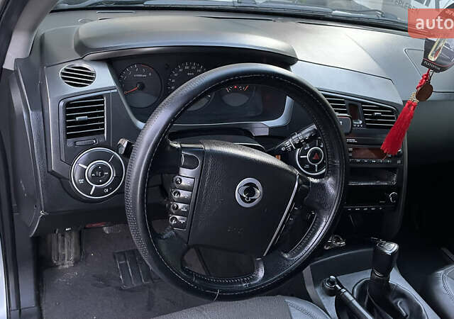 Серый Cанг Йонг Кирон, объемом двигателя 2 л и пробегом 255 тыс. км за 8800 $, фото 10 на Automoto.ua