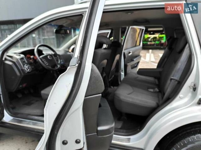 Серый Cанг Йонг Кирон, объемом двигателя 2.3 л и пробегом 163 тыс. км за 5990 $, фото 6 на Automoto.ua