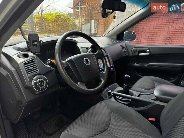 Серый Cанг Йонг Кирон, объемом двигателя 2 л и пробегом 220 тыс. км за 8390 $, фото 12 на Automoto.ua