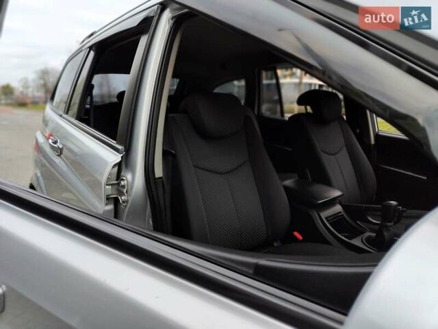 Серый Cанг Йонг Кирон, объемом двигателя 2.3 л и пробегом 163 тыс. км за 5990 $, фото 29 на Automoto.ua