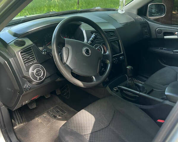 Серый Cанг Йонг Кирон, объемом двигателя 2.3 л и пробегом 320 тыс. км за 5599 $, фото 4 на Automoto.ua