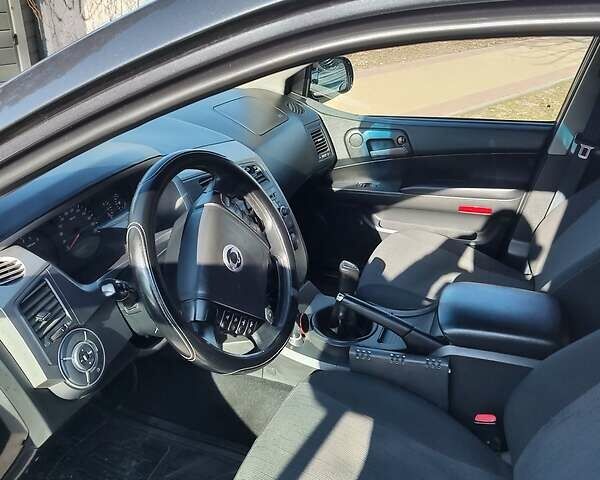 Серый Cанг Йонг Кирон, объемом двигателя 2 л и пробегом 165 тыс. км за 9000 $, фото 2 на Automoto.ua