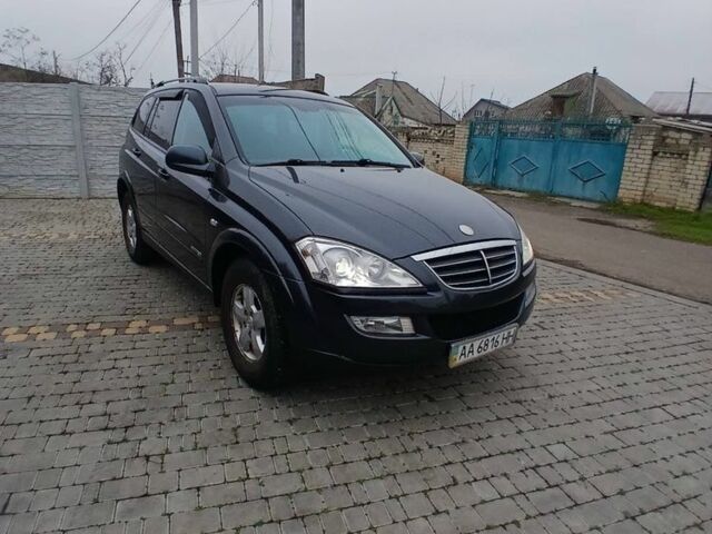 Серый Cанг Йонг Кирон, объемом двигателя 2 л и пробегом 200 тыс. км за 7800 $, фото 1 на Automoto.ua