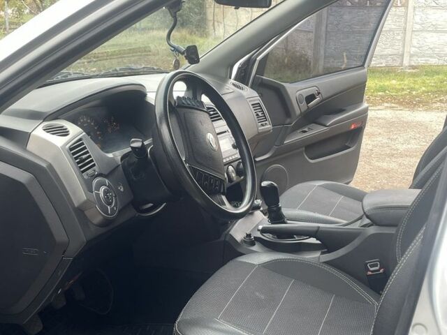 Серый Cанг Йонг Кирон, объемом двигателя 2 л и пробегом 125 тыс. км за 8500 $, фото 7 на Automoto.ua