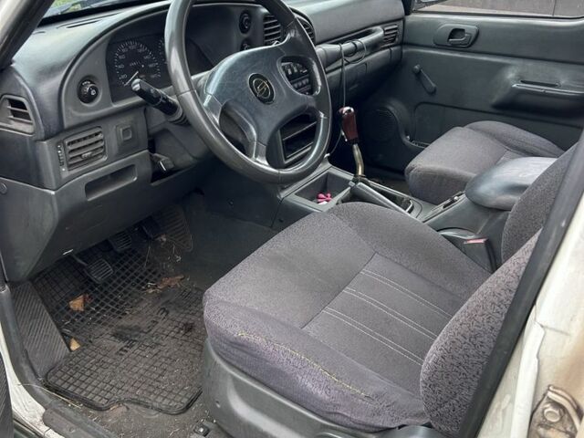 Белый Cанг Йонг Муссо, объемом двигателя 2.9 л и пробегом 200 тыс. км за 1426 $, фото 7 на Automoto.ua